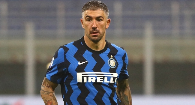 Interli futbolcu Kolarov koronavirüse yakalandı