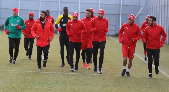 Sivasspor’da 2 kişinin testi pozitif çıktı