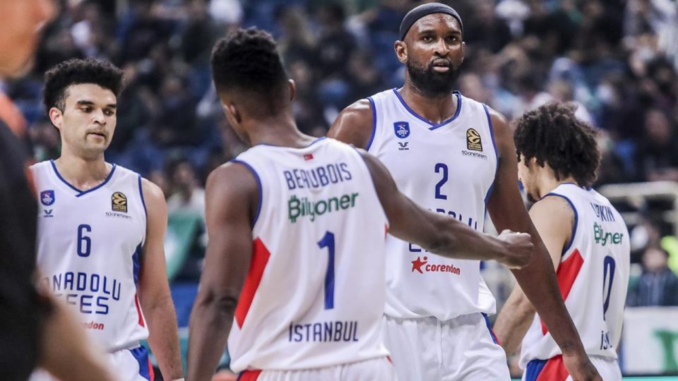 Anadolu Efes Yunanistan’da farklı kaybetti