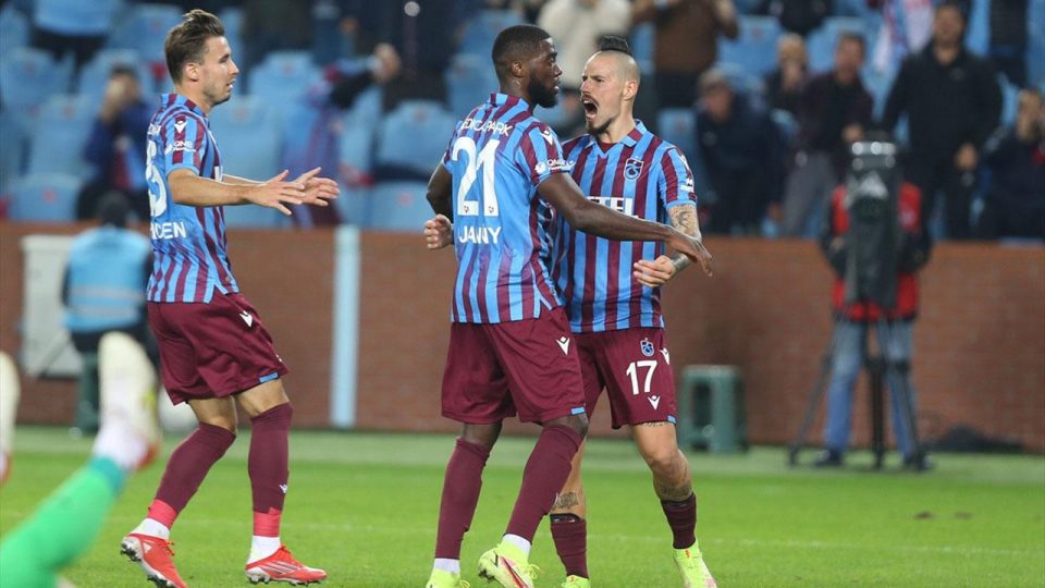 Karadeniz derbisinde kazanan Trabzonspor