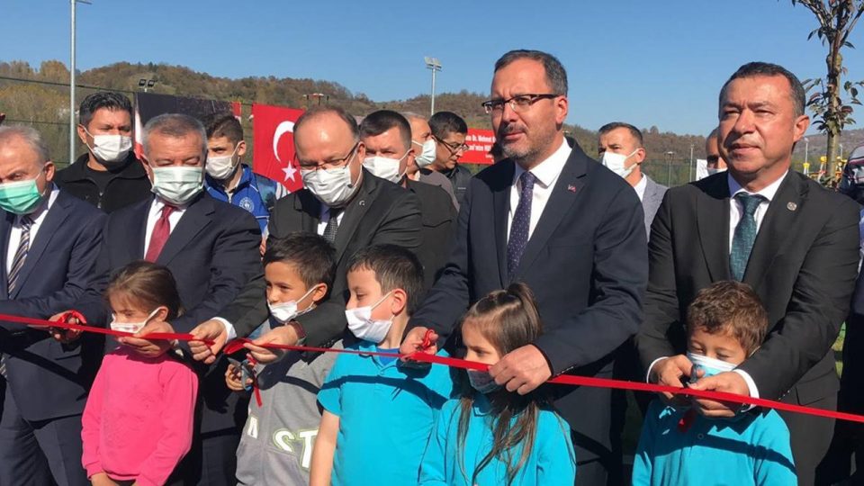 Bakan Kasapoğlu Zonguldak’ta spor tesisi açılışına katıldı