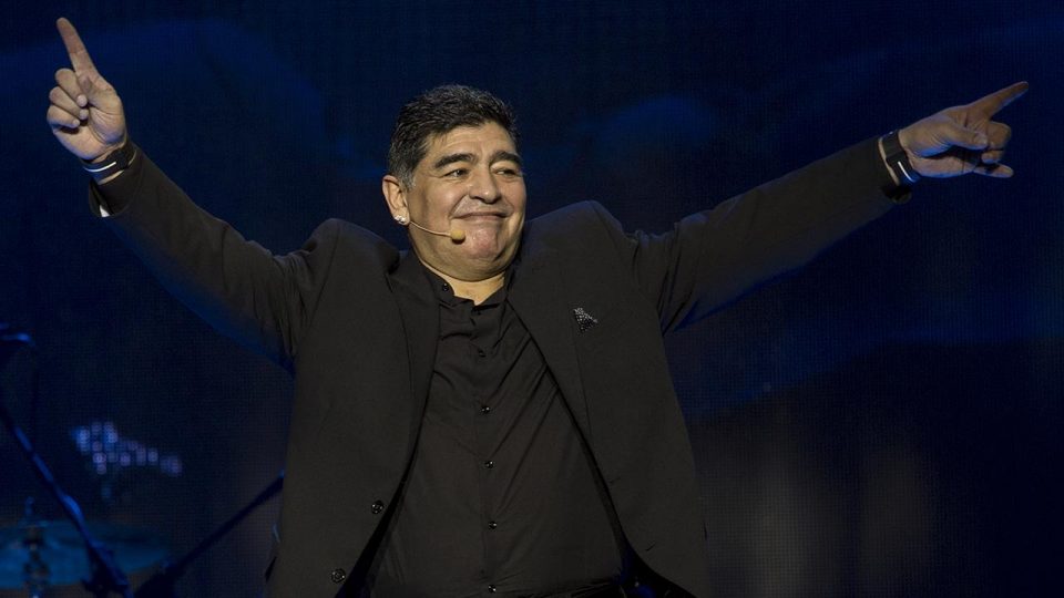 Futbol efsanesi Maradona vefatının 1. yılında anılıyor