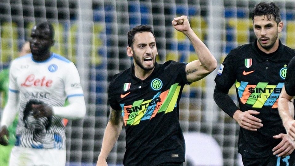 Hakan Çalhanoğlu attı Inter Napoli’yi devirdi