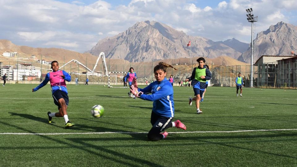 Hakkarigücü Kadın Futbol Takımı başarıya odaklandı