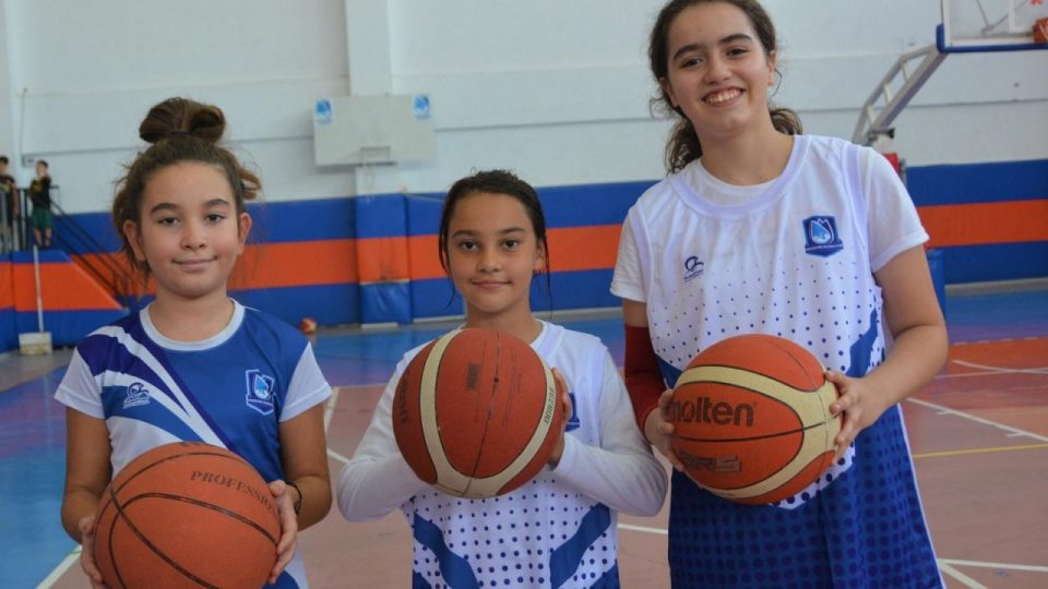 Manisa Yunusemre’de kız basketbol okulu açıldı