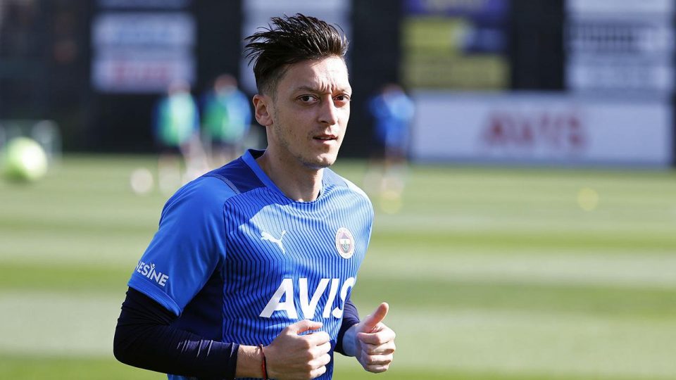 Mesut Özil’den Fenerbahçe’ye kötü haber