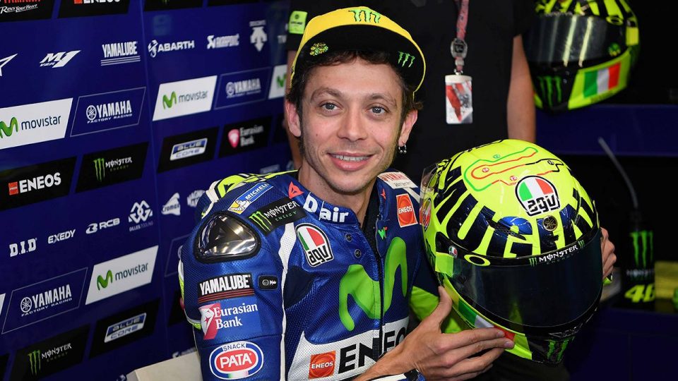 MotoGP efsanesi Valentino Rossi pistlere veda etti