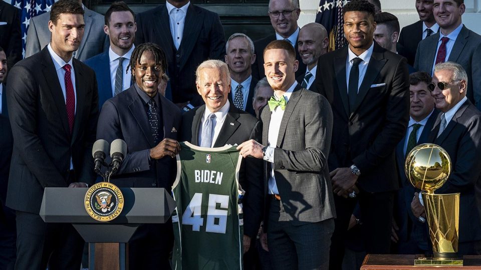 NBA şampiyonu Milwaukee Bucks Beyaz Saray’da