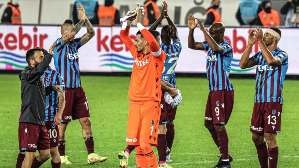 Trabzonspor liderliğini devam ettirdi