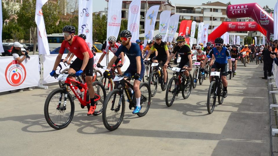 9. Manavgat UCI Dağ Bisikleti Maratonu başladı