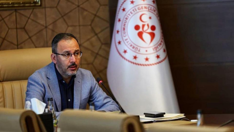 Bakan Kasapoğlu: Halkın spora erişiminde antrenörlerin katkısı çok önemli