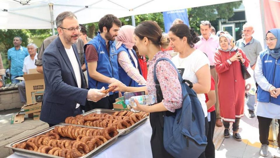 Bakan Kasapoğlu’ndan YKS’ye giren öğrencilere destek