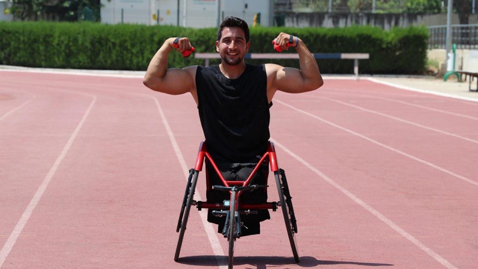 Bilek güreşinde şampiyon olan paralimpik sporcu atletizmde başarı istiyor