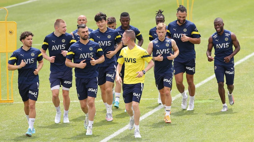 Fenerbahçe milli takımdan dönen oyuncularla çalıştı