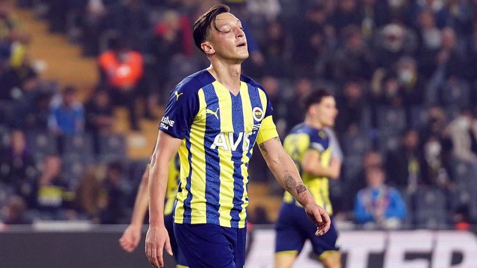 Fenerbahçe’de Mesut Özil bilmecesi