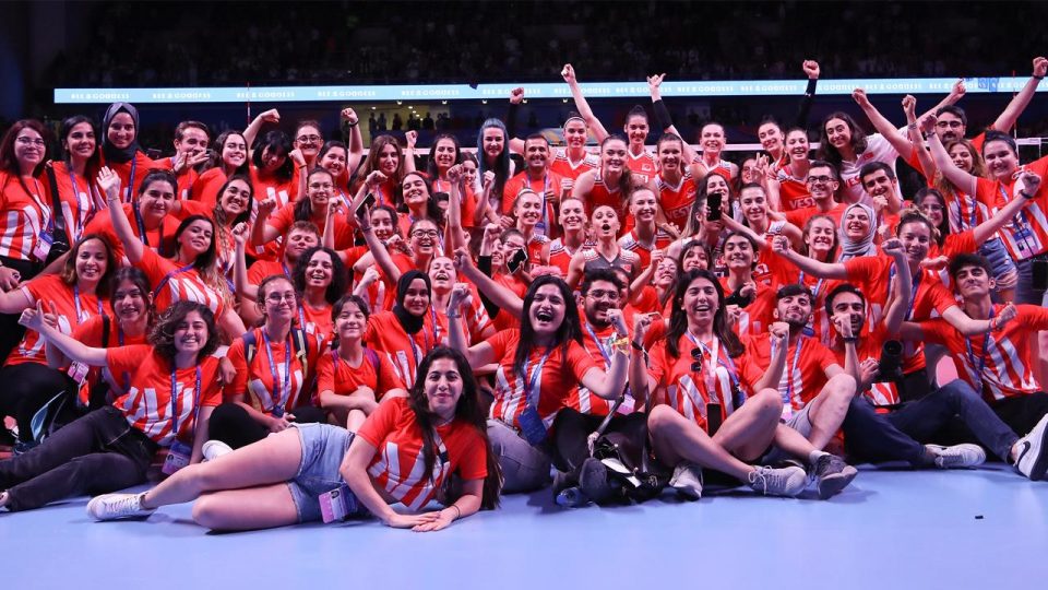 Gönüllü gençler Voleybol Milletler Ligi’ndeki çalışmalarıyla övgü aldı