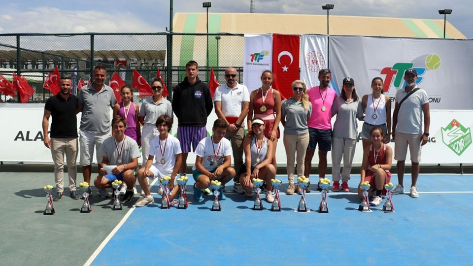 Iğdır’da Kayısı Cup Tenis Turnuvası düzenlendi