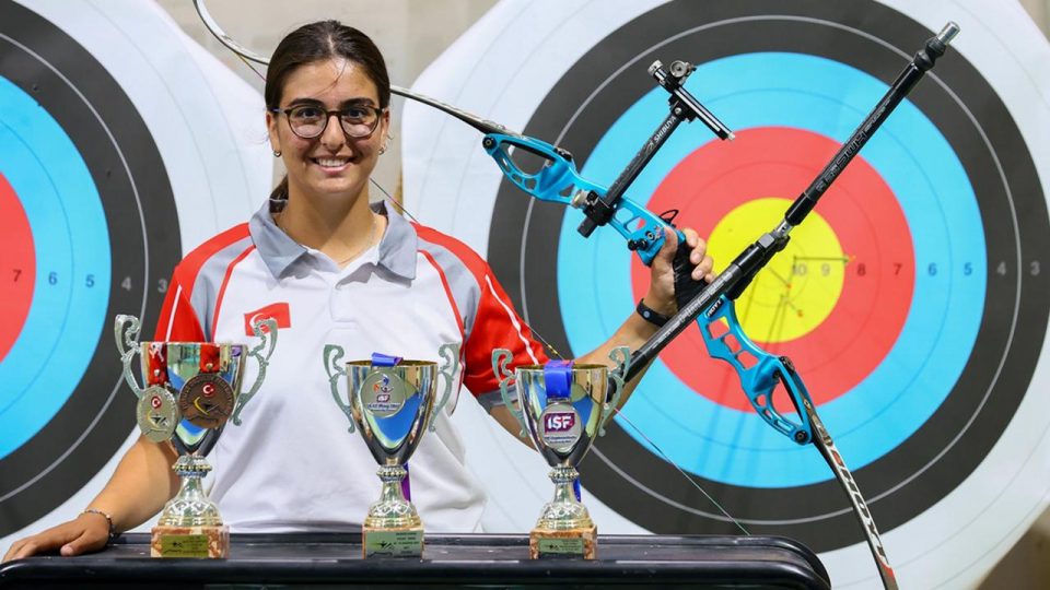 İki rekor sahibi genç okçu Sıla’nın yeni hedefi dünya şampiyonası