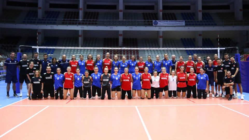 Kadın milli voleybolcular Akdeniz Oyunları’na yoğunlaştı