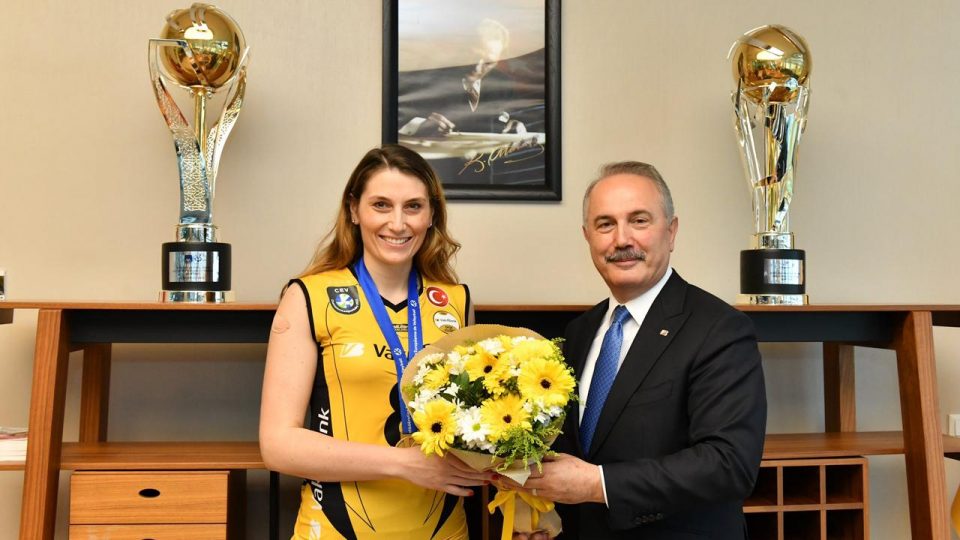 VakıfBank’tan kariyerini sonlandıran Melis Gürkaynak’a veda