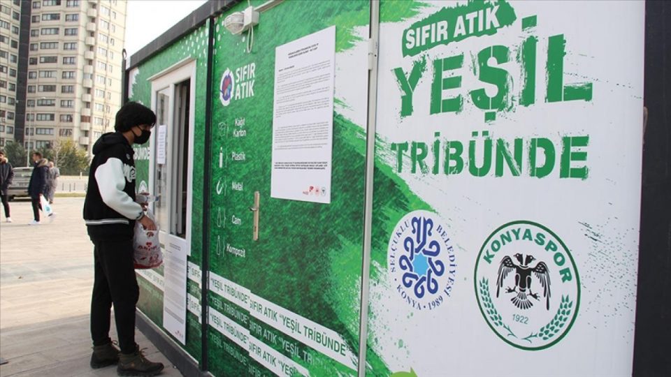 ‘Yeşil Tribün’ ile 23 bin şişe geri dönüşüme kazandırıldı