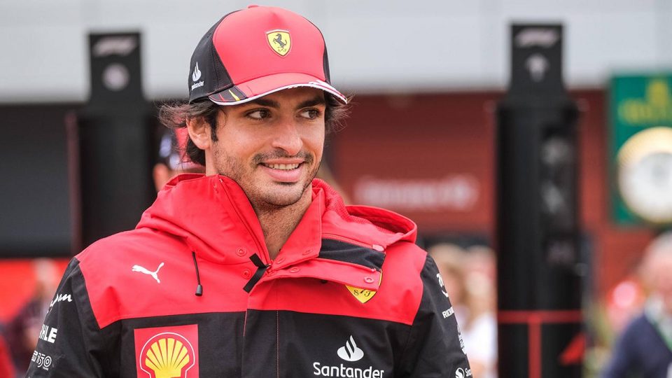 Büyük Britanya’da pole pozisyonu Carlos Sainz’ın