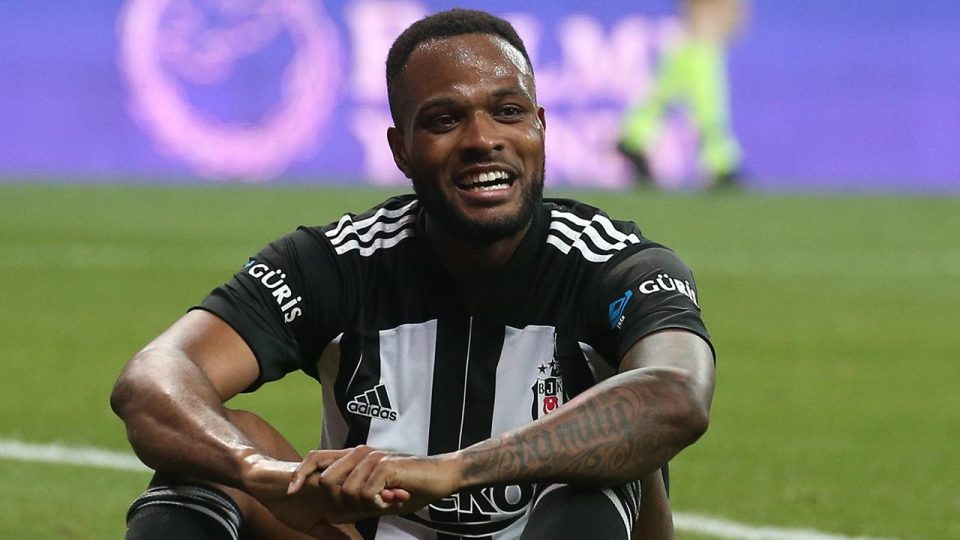 Cyle Larin Beşiktaş’a veda etti