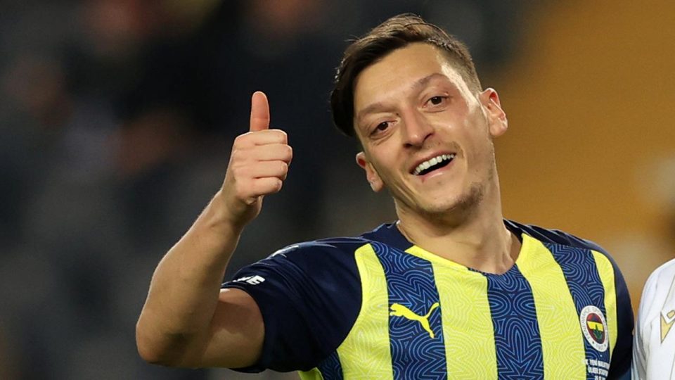 Fenerbahçe Mesut Özil ayrılığını duyurdu