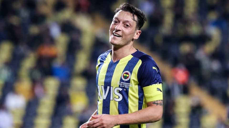 Fenerbahçe’de Mesut Özil ile yollar ayrıldı