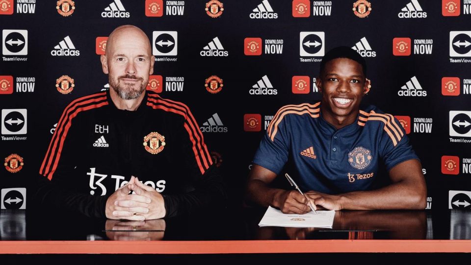 Manchester United Malacia’yı transfer etti