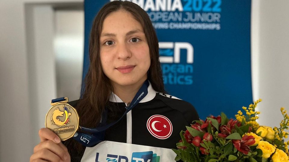 Milli yüzücü Merve Tuncel gençlerde Avrupa şampiyonu oldu