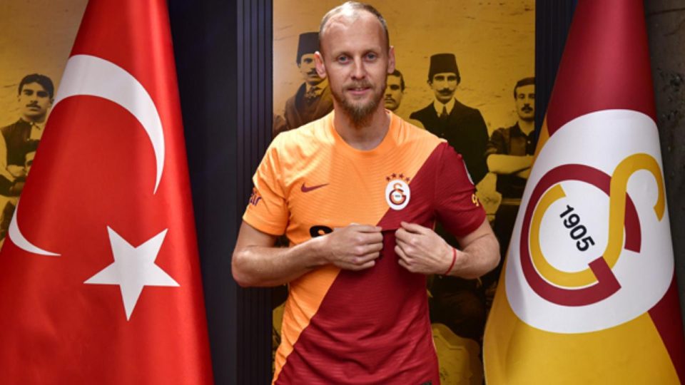 Semih Kaya profesyonel futbol kariyerini noktaladı