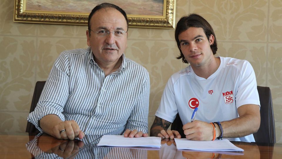 Sivasspor Charilaos Charisis’i transfer etti