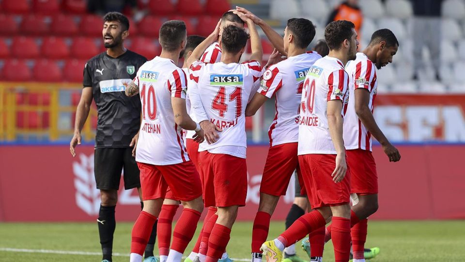 Ümraniyespor rahat turladı