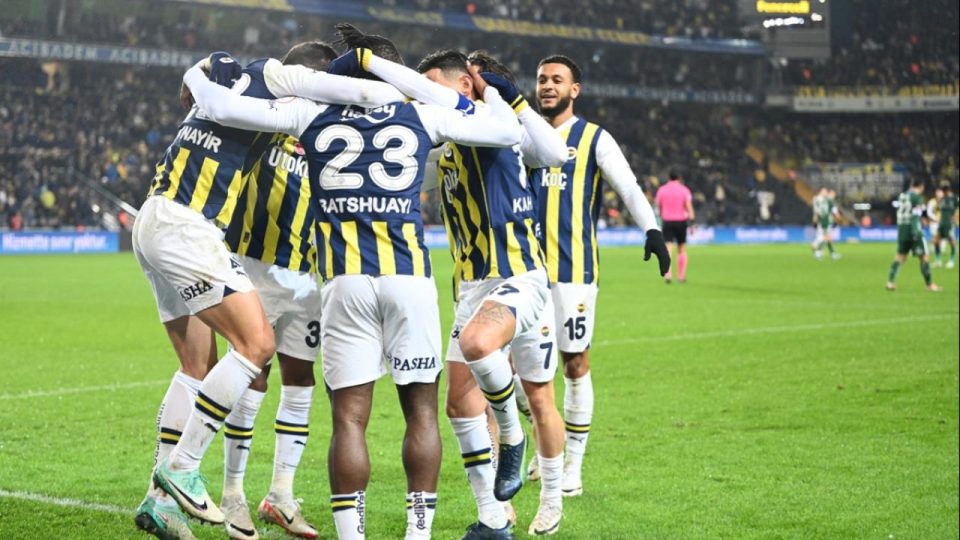 Fenerbahçe Konyaspor’u farklı yendi