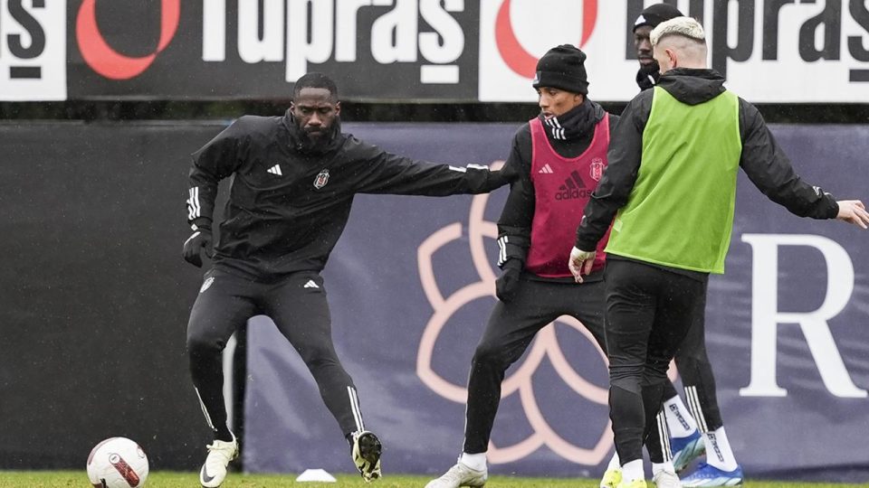 Beşiktaş’ta Arthur Masuaku takıma katıldı