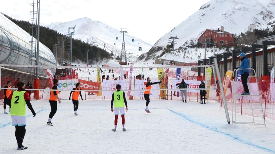 Kış Spor Oyunları ile üniversiteli sporcular deneyim kazanıyor